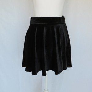Urban CoCo Women’s Black Velvet Pull-On Flare Mini Skirt Size L